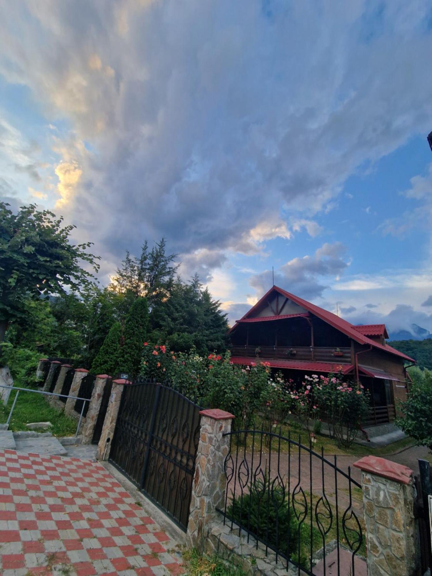 Casa De Vacanta Caciulata Luaran gambar