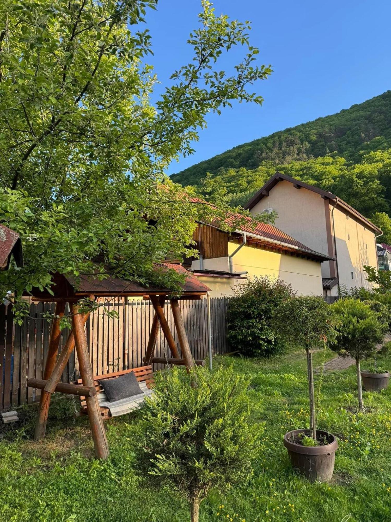 Casa De Vacanta Caciulata Luaran gambar