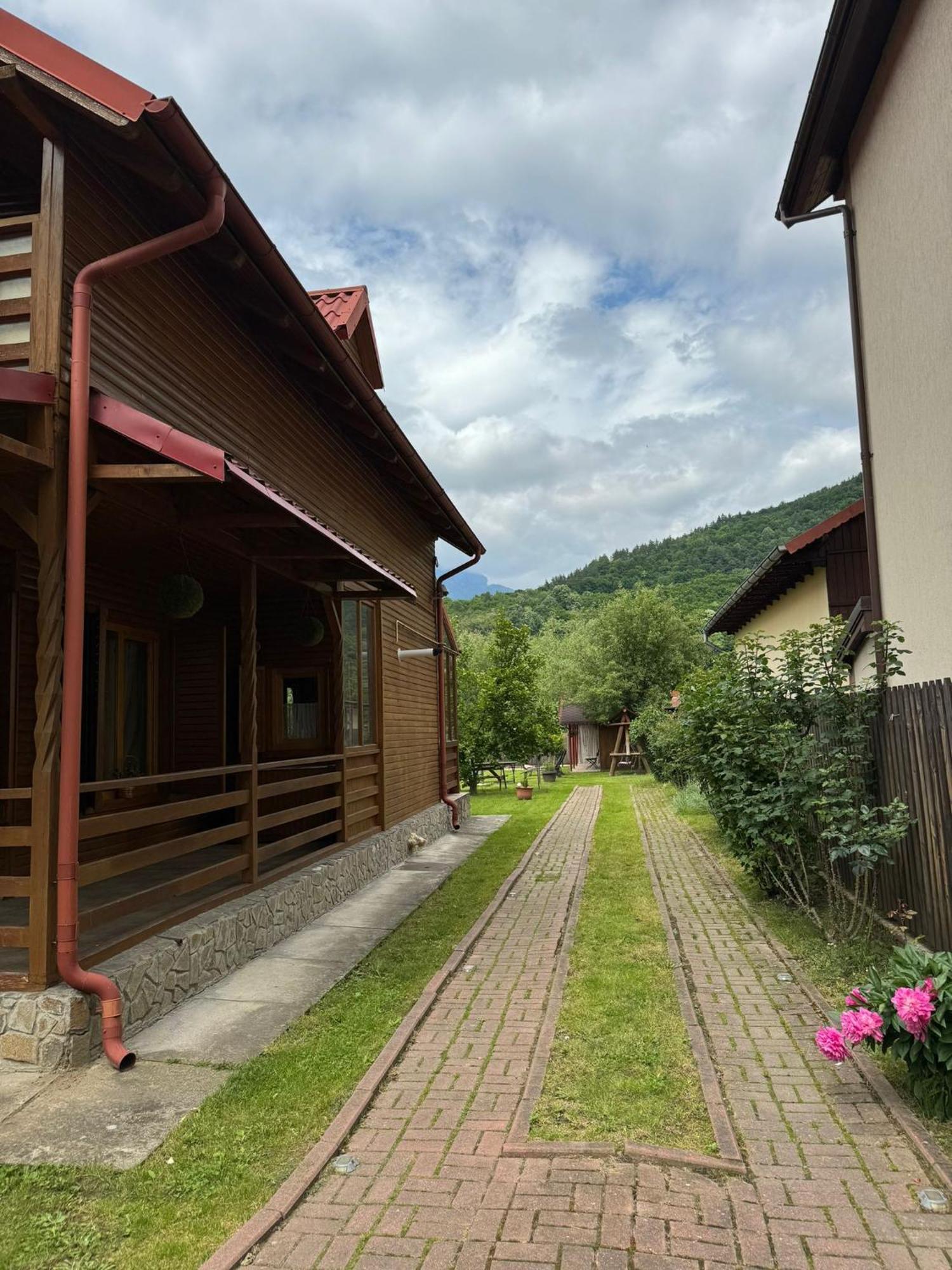 Casa De Vacanta Caciulata Luaran gambar